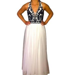Blondie nites by Stacy Sklar Prom Dress White tulle halter VNeck bead gown Sz 13